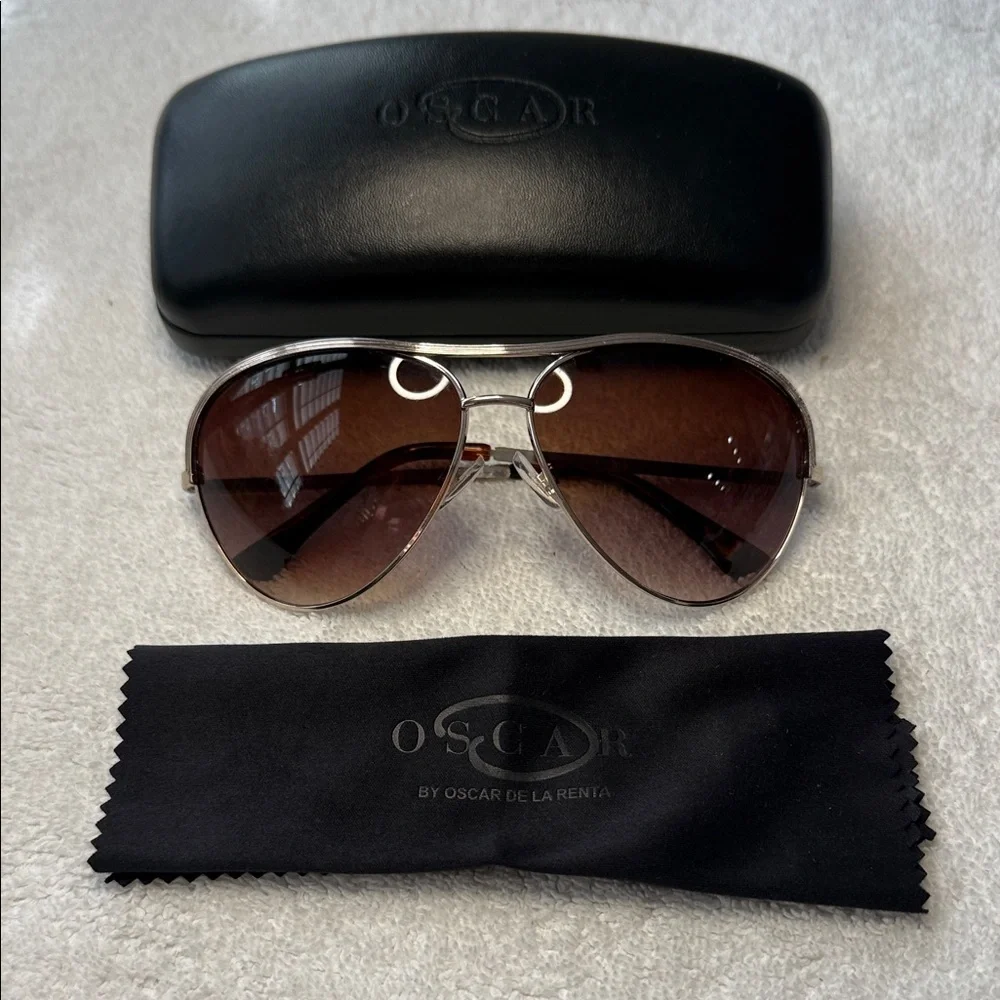 Oscar de la Renta Gold Silver Metal Fashion Aviator Sunglasses with Brown Lenses